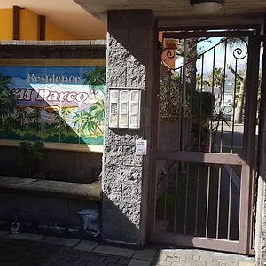 Indaco , Mascali Italia